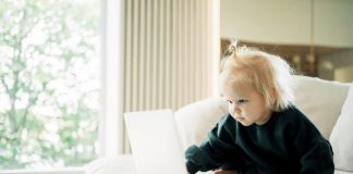 Making Money Working From Home as a Virtual Babysitter