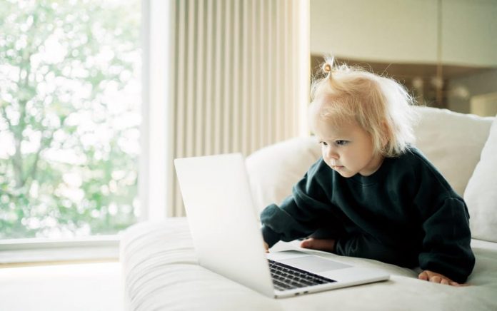 Making Money Working From Home as a Virtual Babysitter